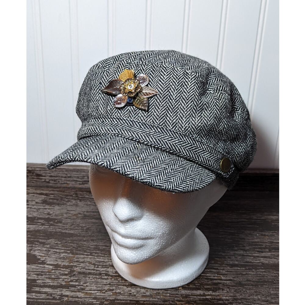 Tweed Women's Fashion Black/White Hat with Brioche Accent